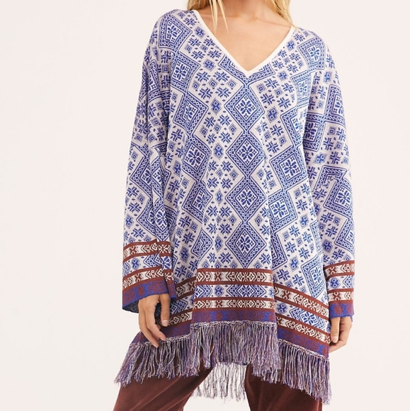 🍒NWT🍒 FREE PEOPLE FRINGE HEM PONCHO - Picture 3 of 7